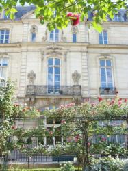 Private mansion in a rose garden, Marais, Paris