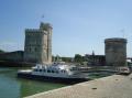 Tours encadrant le port de la Rochelle