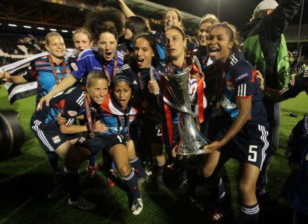 http://s4.e-monsite.com/2011/05/29/10/resize_550_550//_les-feminines-de-l-ol-ont-remporte-leur-prem.jpg