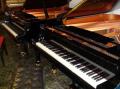 deux pianos  YamahaC6 en exposition