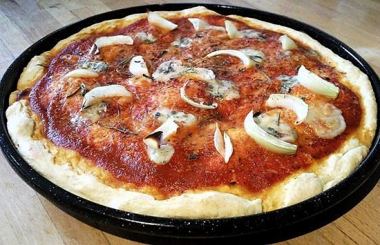 Pizza au roquefort et petits oignons Pizza au roquefort et petits oignons