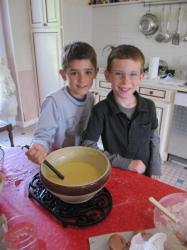 Nathan et Edouard ont préparé 40 financiers pour UUU littérature