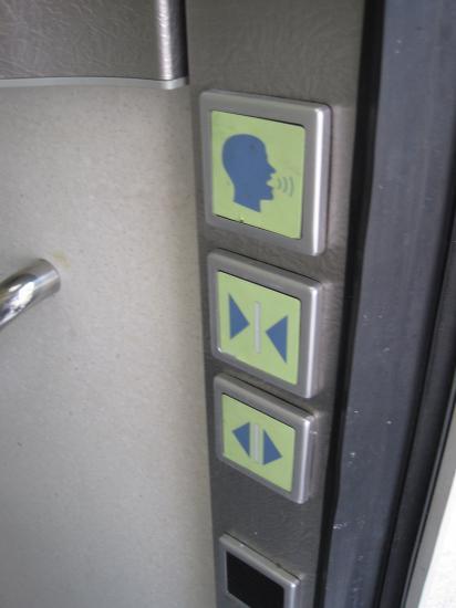 Pourquoi les boutons apparaissent sur une partie de la personne