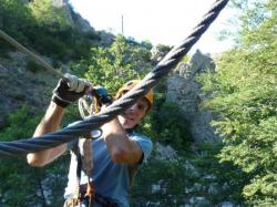 arrivée de tyrolienne - via ferrata des rousses (lozère)