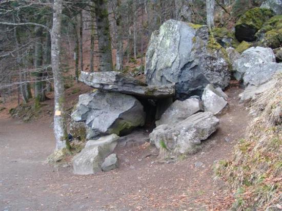 La Chaise Du Diable Lac Pavin Almoire la-chaise-du-diable-lac-pavin-almoire