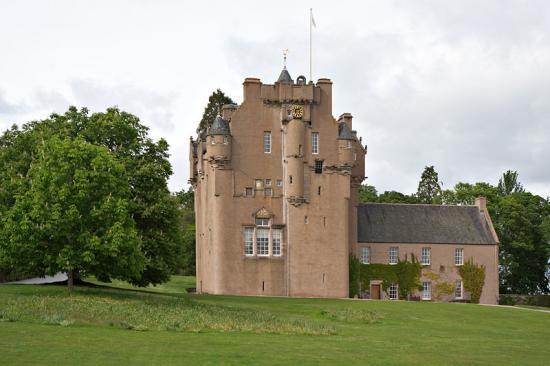 Crathes_Castle.jpg