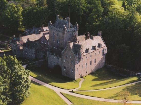 cawdor_castle.jpg