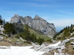 dent de Lanfon en descendant des chalets de l 'aulpe riant dessus