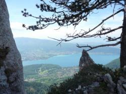 vue sur le lac d' annecy depuis les dents de Lanfon