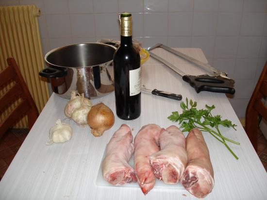 Recette de Filet mignon de veau en chemise de poitrine fumée, pruneaux au  vin rouge réglissé