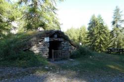 cabanne de berger sur les chemin d'acc&eacute;s des vias ferratas des Orres